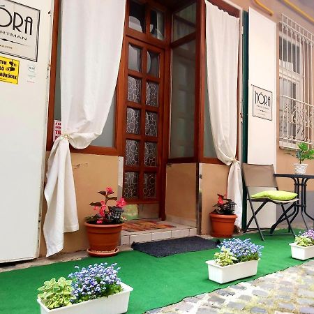 Nora Studio Apartman - Eger Lägenhet Exteriör bild