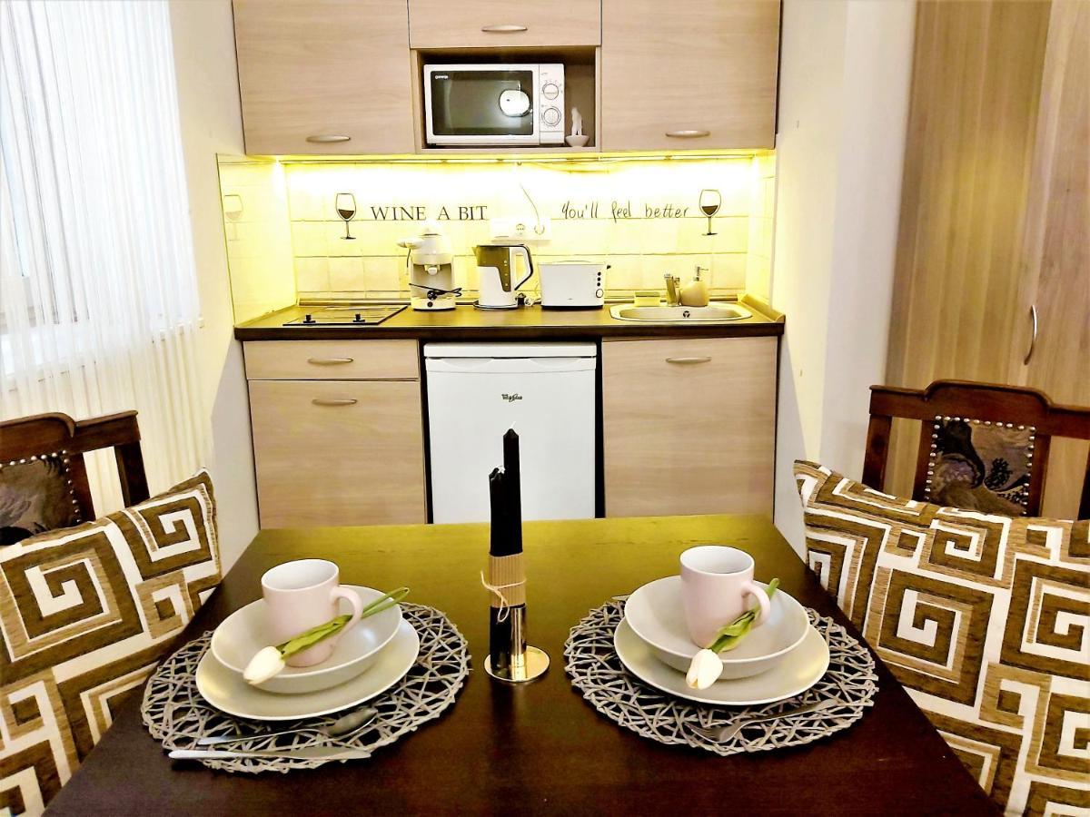 Nora Studio Apartman - Eger Lägenhet Exteriör bild