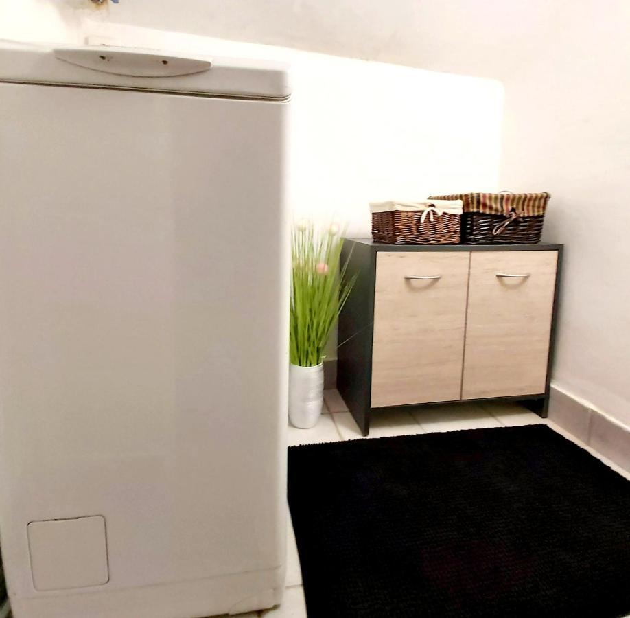 Nora Studio Apartman - Eger Lägenhet Exteriör bild