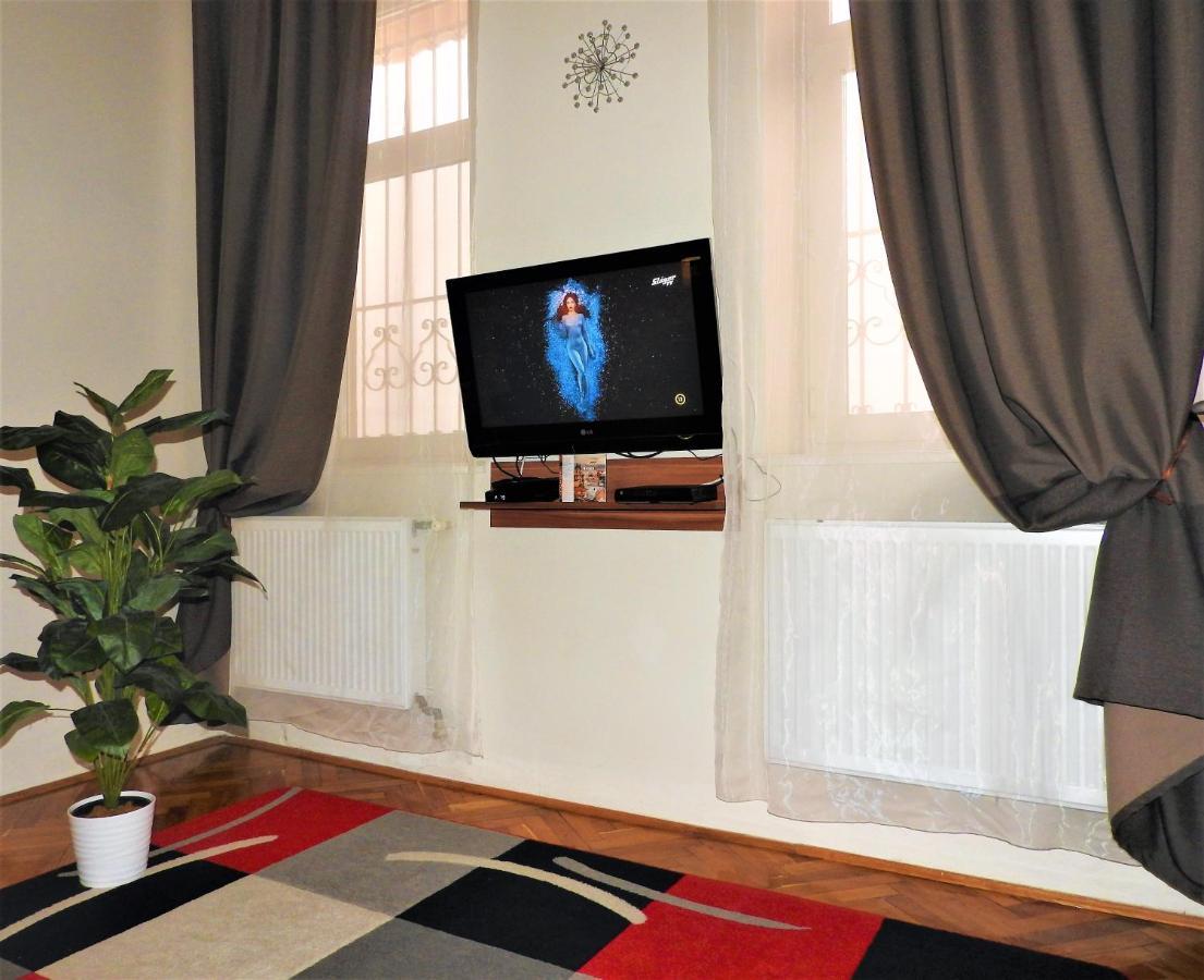 Nora Studio Apartman - Eger Lägenhet Exteriör bild