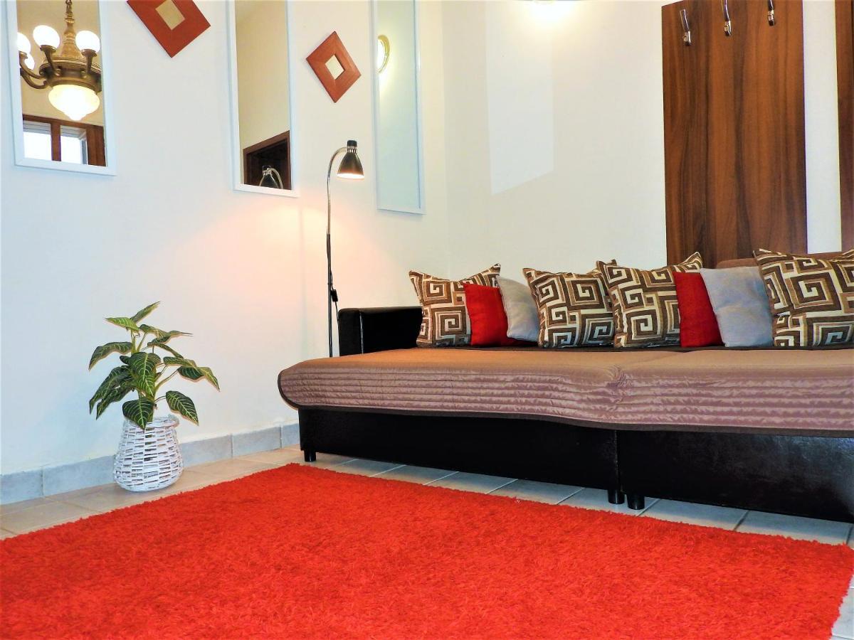 Nora Studio Apartman - Eger Lägenhet Exteriör bild