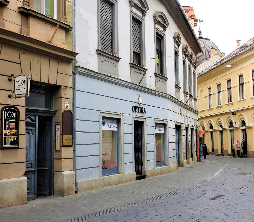 Nora Studio Apartman - Eger Lägenhet Exteriör bild