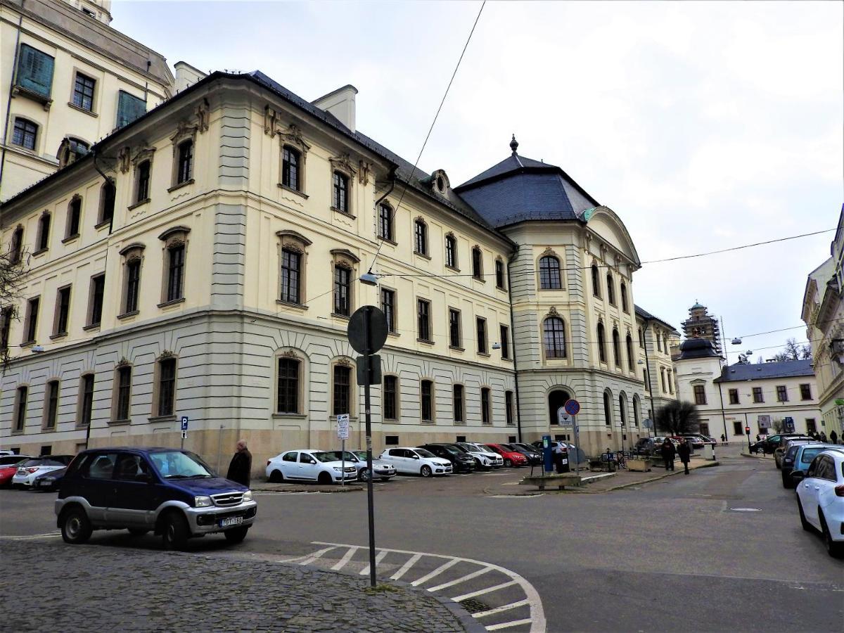 Nora Studio Apartman - Eger Lägenhet Exteriör bild