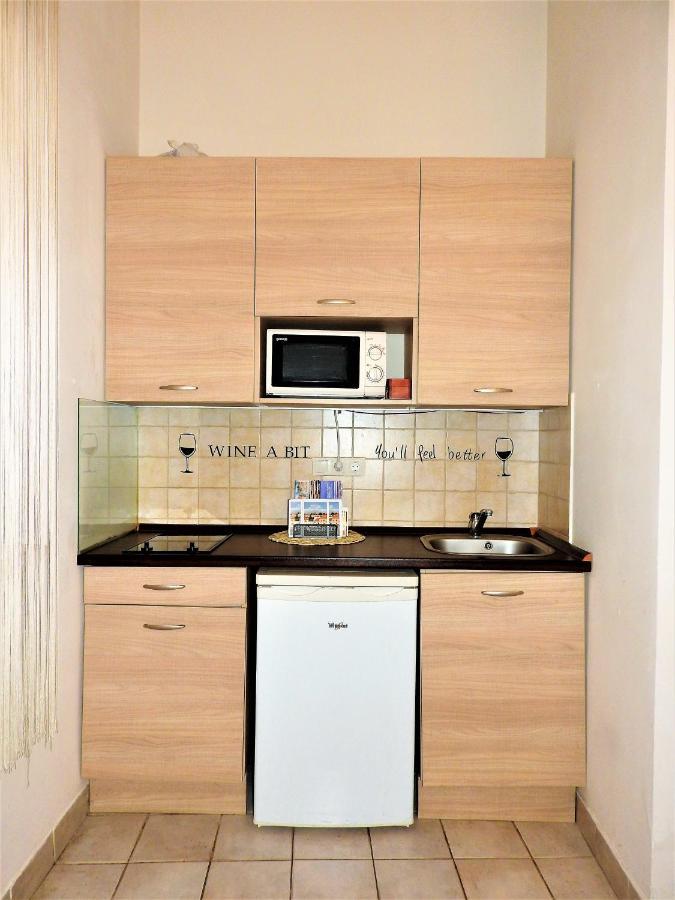 Nora Studio Apartman - Eger Lägenhet Exteriör bild