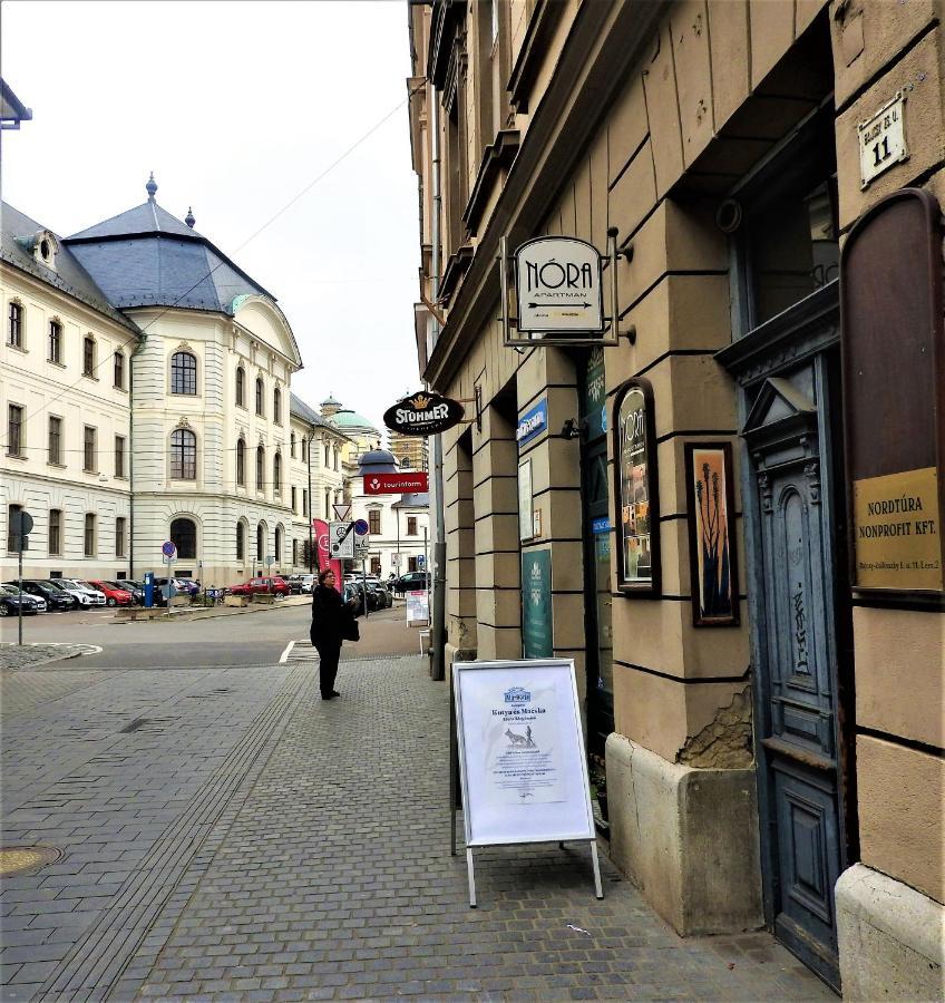 Nora Studio Apartman - Eger Lägenhet Exteriör bild