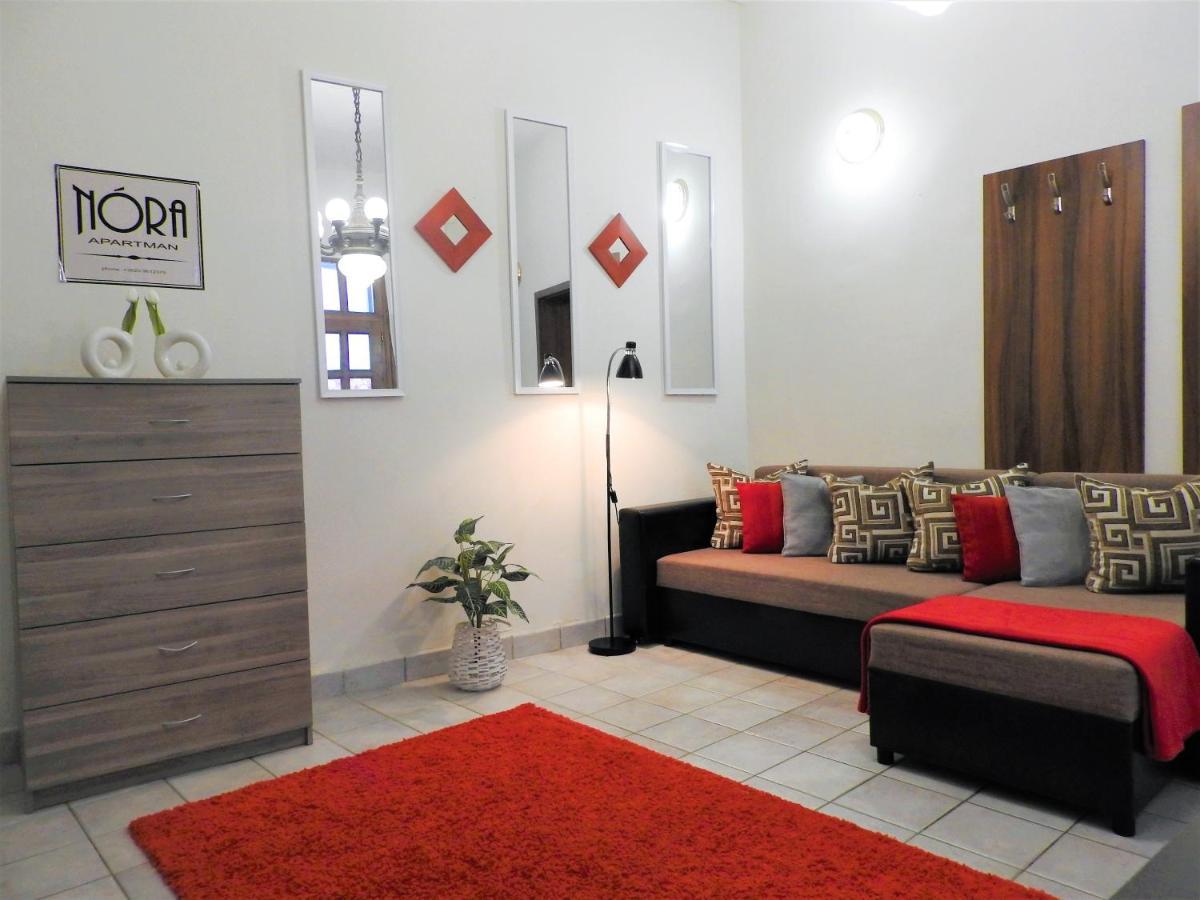 Nora Studio Apartman - Eger Lägenhet Exteriör bild