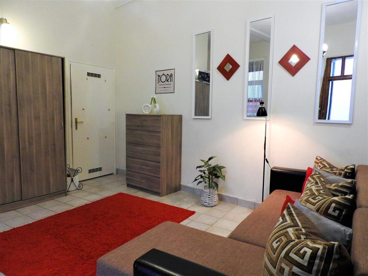 Nora Studio Apartman - Eger Lägenhet Exteriör bild