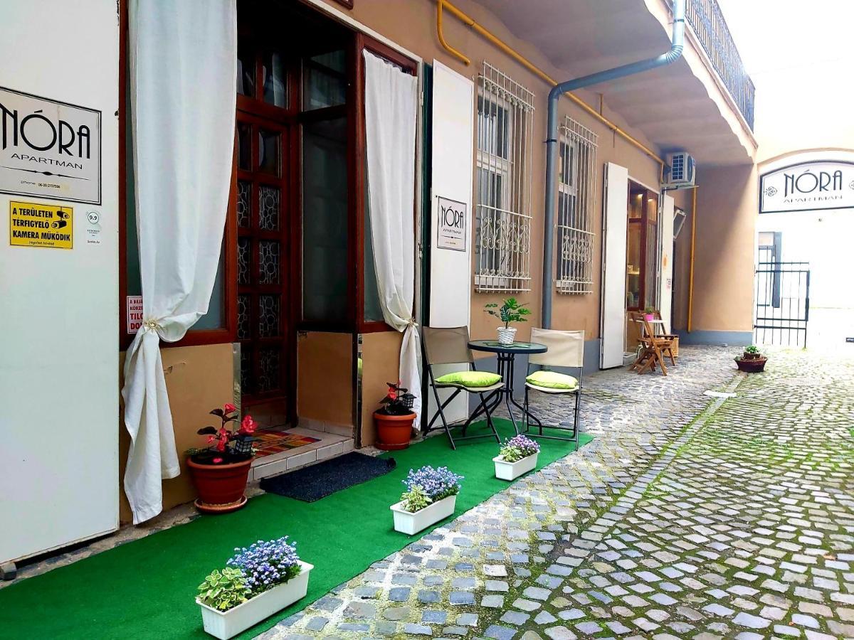 Nora Studio Apartman - Eger Lägenhet Exteriör bild